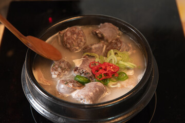진하고 맛있는 순대국