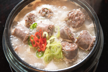 진하고 맛있는 순대국