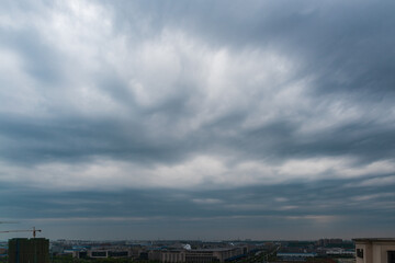 China's high-rise buildings under the dark clouds, the decline of China's real estate industry.