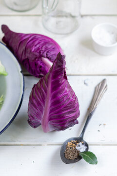 Purple cabbage with spices 