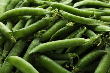 Fresh green pea on whole background, close up