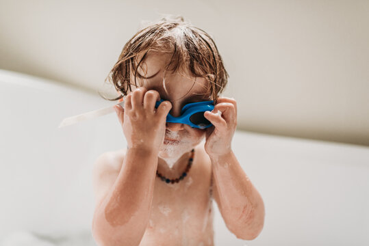 Boy putting goggles on