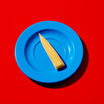baby corn in a blue plate