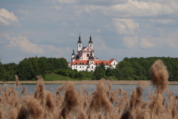 Klasztor nad jeziorem Wigry