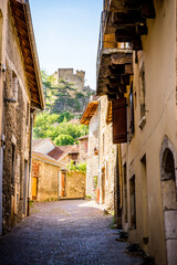 Dans les rues de Crémieu