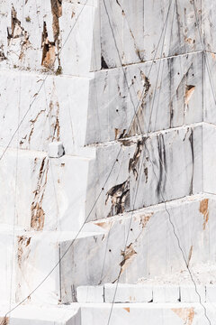 Marble Quarrying in Northern Tuscany 02