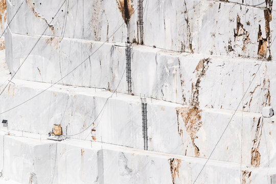 Marble Quarrying in Northern Tuscany 04