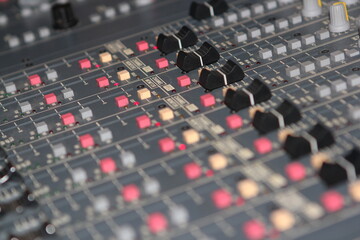 audio mixing console
