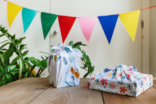 Sustainable fabric gift wrapping