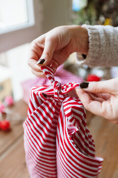Sustainable fabric gift wrapping