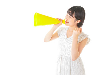 朝食を食べる若い女性