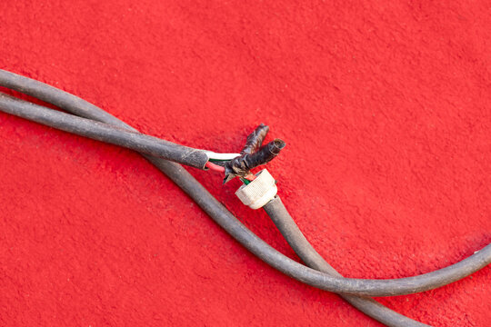 Risk: Electric danger risk, cable danger