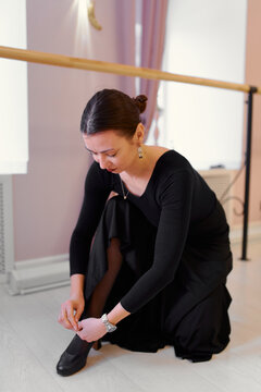 flamenco dance school for adult dancer woman