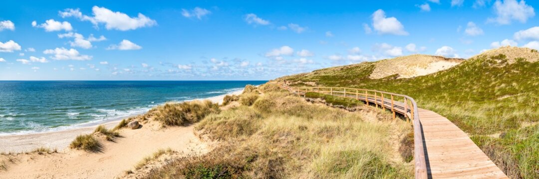 Wooden pier along the "Rotes Kliff", Sylt, Schleswig-Holstein, Germany