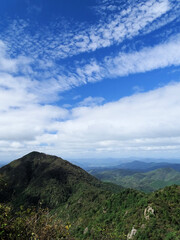 Fototapeta na wymiar 山と雲と青空
