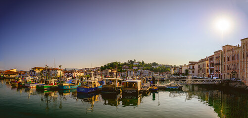 Obraz premium Le port de pèche de Saint Jean de Luz