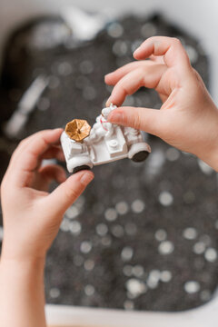 little kid outer space toy 