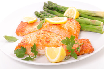 grilled salmon with asparagus and lemon