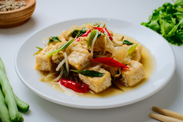 Indonesian stir fry bean sprouts mixed with fried tofu