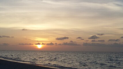 Fototapeta na wymiar Sunset over the sea. Cuba