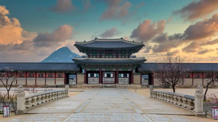 Tafelkleed Gyeongbok-paleis in de stad Seoel, Gyeongbokgung-paleisoriëntatiepunt van Seoel, Zuid-Korea, Koreaans houten traditioneel huis in Gyeongbokgung, het belangrijkste koninklijke paleis van de Joseon-dynastie. © Kalyakan
