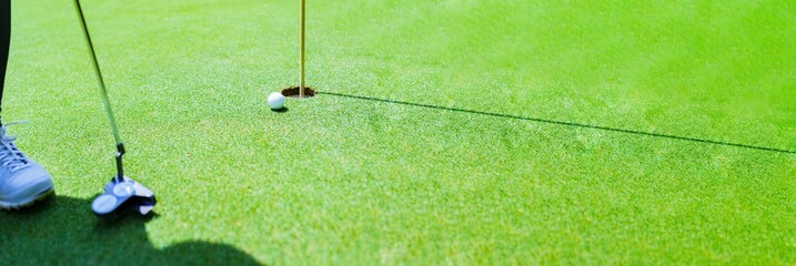 ゴルフ グリーン パッティング 【 アウトドア スポーツ の イメージ】