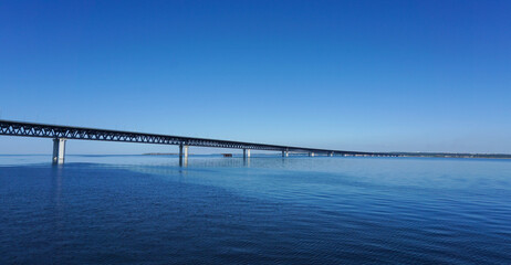Fototapeta na wymiar railway bridge over the sea