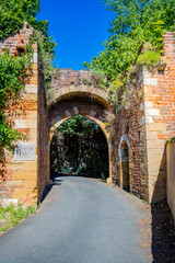 Obraz premium Porte dans le rempart de Trévoux