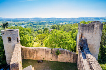 Vue depuis le Donjon octogonale du Château-fort de Trévoux