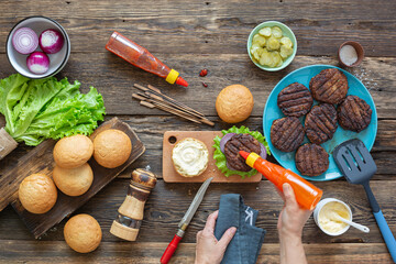 process of making a juicy burger