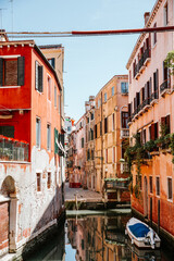 Fototapeta na wymiar Building on canal in Venice. The charm of Italy.
