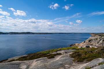 Fototapeta na wymiar the beautiful coast of norway with its rock formations and blue water on a beautiful summer day