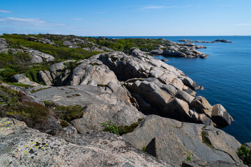 Fototapeta na wymiar the beautiful coast of norway with its rock formations and blue water on a beautiful summer day