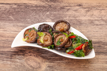 Marinated shiitake mushrooms with herbs