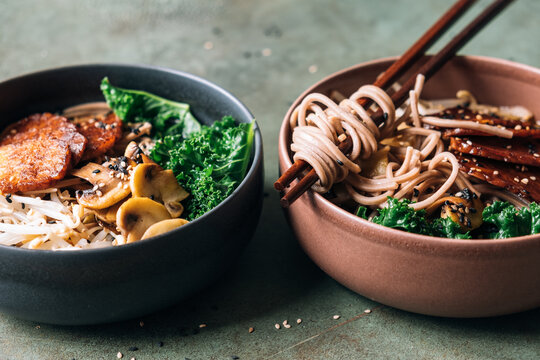 Soba noodle soup with spicy tempeh