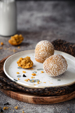 Maple syrup mini cakes