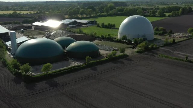Biogasanlage aus der Luft Perspektive mit einer Drohne aufgenommen