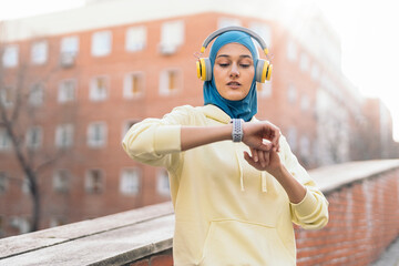 Muslim Runner Using Smart-watch