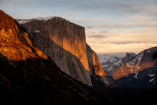 Sunset over Yosemite National Park from Tunnel View vista point