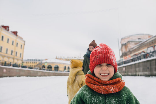 Smiling child in the winter city 