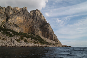 Fototapeta na wymiar A rocky cliff overlooking the sea