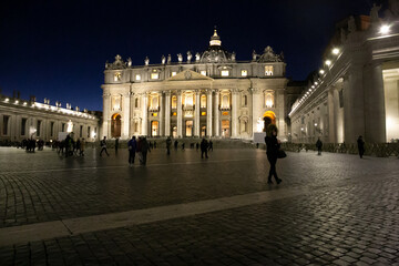St. Peter's Basilica in the Vatican at night - Basilica di San Pietro in Vaticano di notte