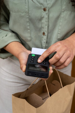 Anonymous customer paying for felivery food with credit card