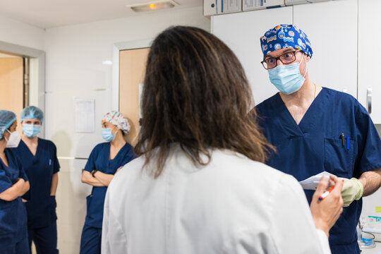 Doctors discussing paper in IVF laboratory
