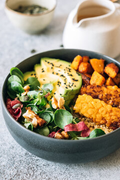 Quinoa bowl with veggies