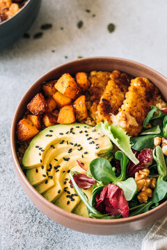 Quinoa bowl with veggies