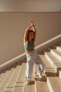 Dance move with arms up
