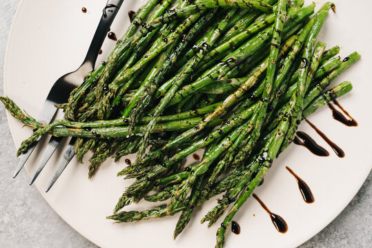 Asparagus drizzled with balsamic reduction