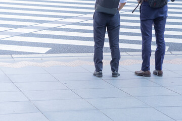 Obraz premium ビジネス街を歩くサラリーマン