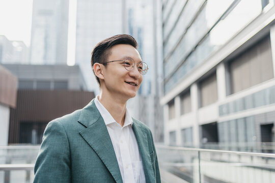 Man in front of city buildings 